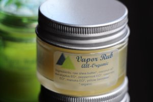 Natural Homemade Alternative to Vicks Vaporub